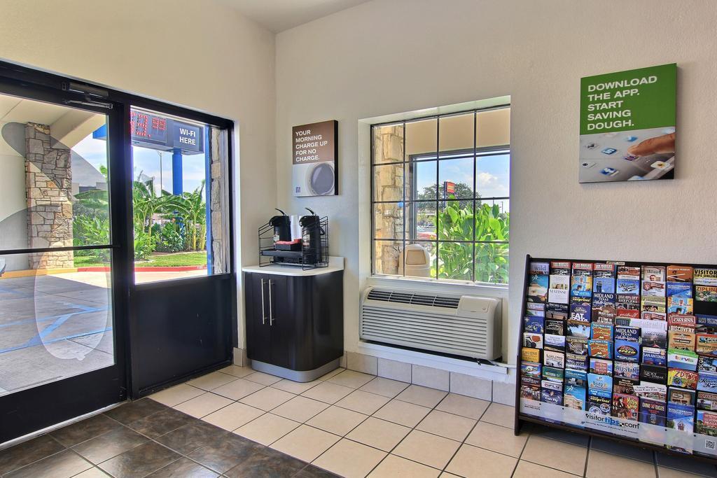 Motel 6 Austin, Tx - Central Downtown Ut エクステリア 写真